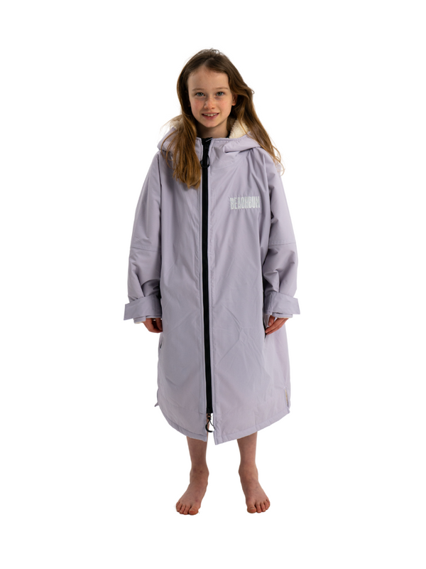 Kids waterproof changing robe in dusky lilac colour, with sherpa lining and chunky zip front.