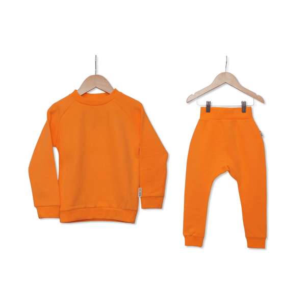 Organic cotton kids sweatshirt and joggers set in bright orange